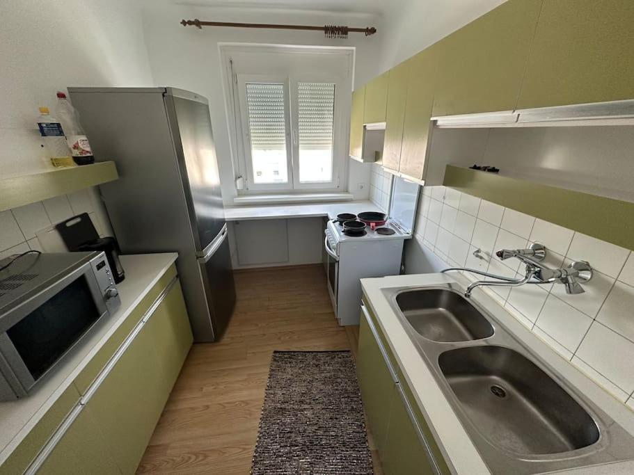 Kiki Living - Peaceful Apartment In Schwechat #2 Exterior photo