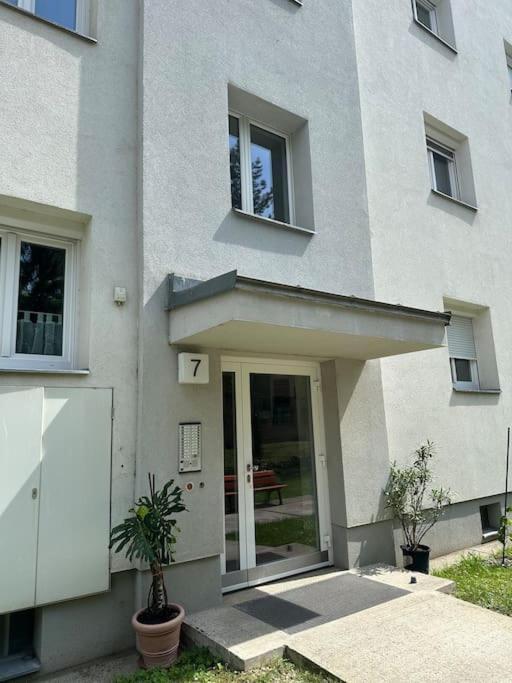 Kiki Living - Peaceful Apartment In Schwechat #2 Exterior photo